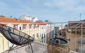 Cortes Apartment In Lisbon Historic Neighborhood